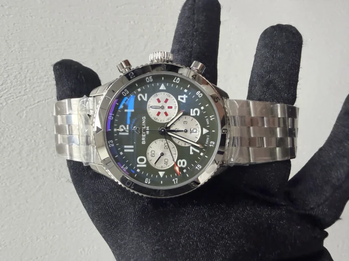 Breitling Super AVI B04 Chronograph GMT Green Dial on Bracelet Ref. AB04452A1L1A1 with Card 2026 - Image 2