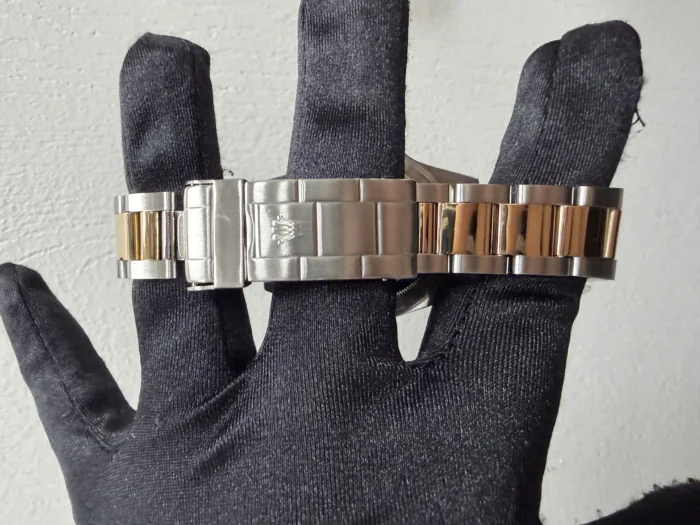Rolex Submariner Black Dial on Oyster Ref. 16613 with Papers 1990 - Image 3
