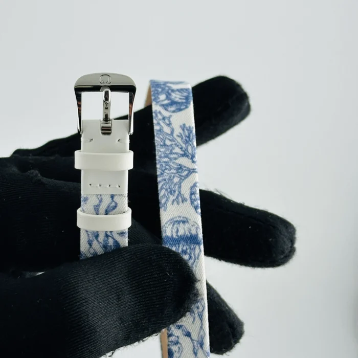 Omega De Ville Mini Tr√©sor Quartz White / Blue Roman markers Dial on Fabric Strap Ref. 428.17.26.60.04.001 with Card - Image 3