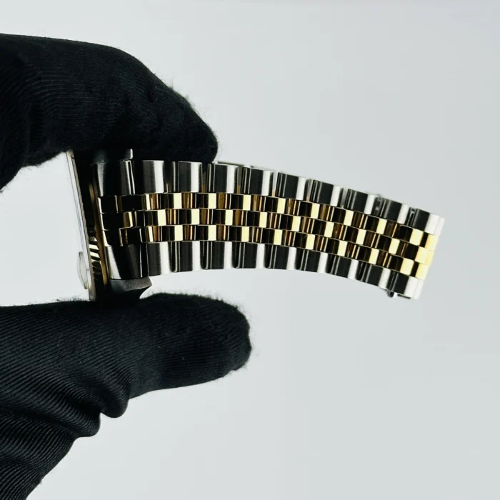 Rolex Datejust Champagne Stick Dial on D-Link Jubilee Ref. 16233 with Papers 2003 - Image 4