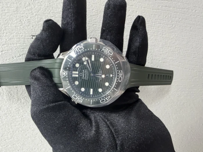 Omega Seamaster Diver 300M Co-Axial Master Chronometer Green Dial on Rubber Strap Ref. 210.32.42.20.10.001 with Card - Image 2