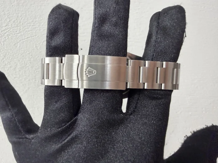 Rolex Oyster Perpetual Silver Dial on Oyster Ref. 116000 with New Style Card (White) 2018 - Image 3