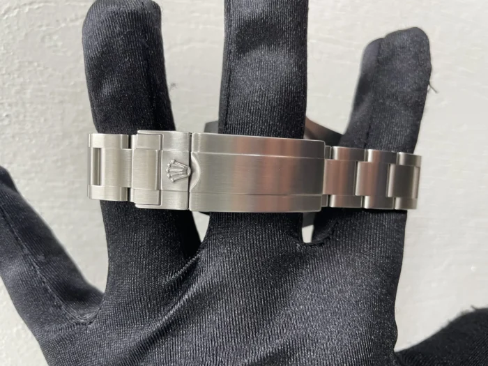 Rolex Submariner Green Dial on Oyster Ref. 116610LV with New Style Card (White) 2017 - Image 3