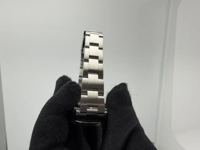 Rolex Oyster Perpetual Black Index Dial on Oyster Ref. 276200 with New Style Card (green) 2024 - Image 4