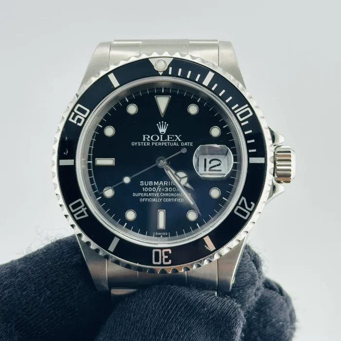 Rolex Submariner Black Dial on Oyster Ref. 16610 with Papers 1999 - Image 3