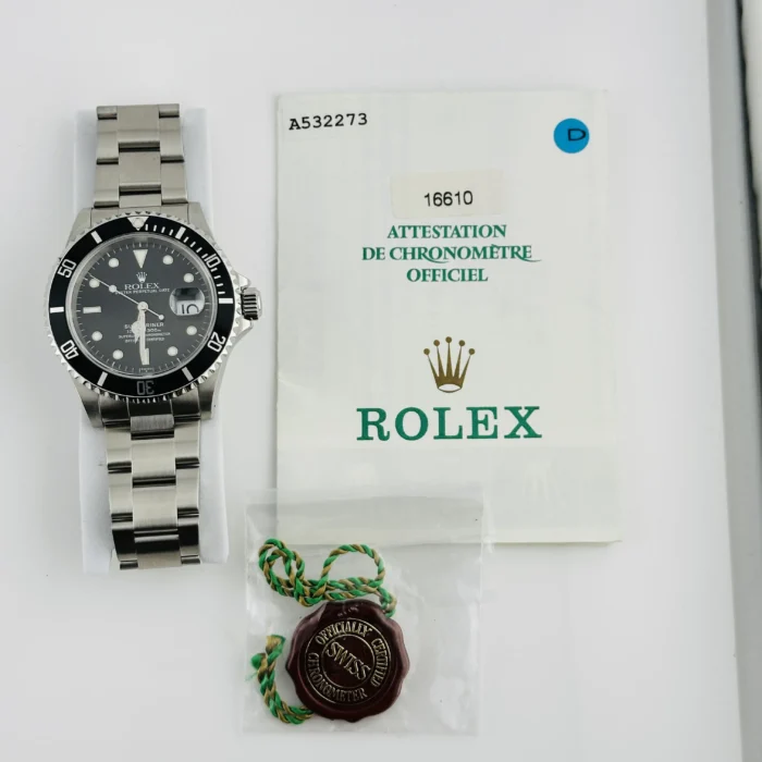 Rolex Submariner Black Dial on Oyster Ref. 16610 with Papers 1999 - Image 7