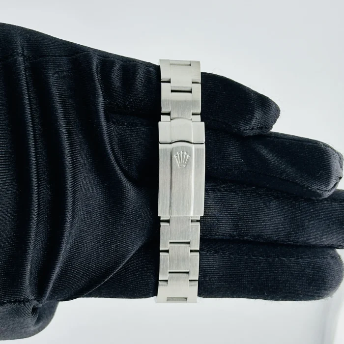 Rolex Oyster Perpetual Blue Dial on Oyster Ref. 177210 - Image 3