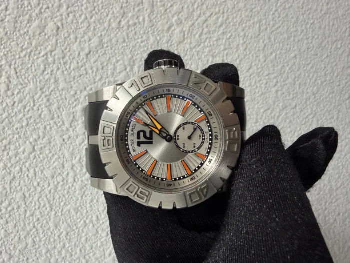 Roger Dubuis Easy Diver Silver Dial on Rubber Ref. RDDBSE0256 - Image 2