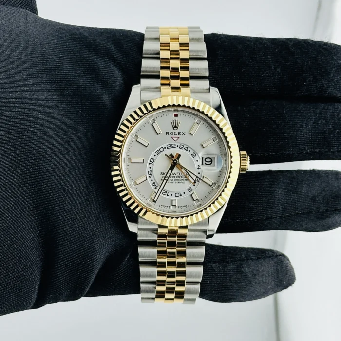Rolex SkyDweller White Index Dial on D-Link Jubilee Ref. 336933 with New Style Card (green) 2023 - Image 2