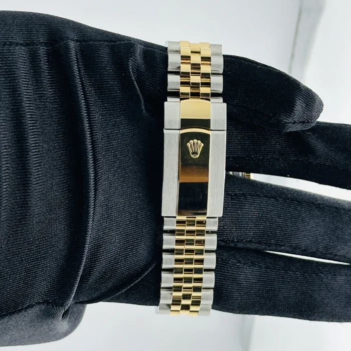 Rolex SkyDweller White Index Dial on D-Link Jubilee Ref. 336933 with New Style Card (green) 2023 - Image 3
