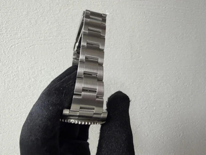 Rolex Submariner No-Date Black Dial on Oyster Ref. 114060 with New Style Card (White) 2019 - Image 4