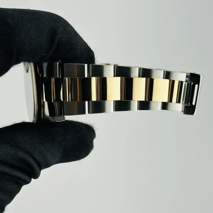 Rolex Datejust Champagne Stick Dial on Oyster Ref. 16203 with Papers 2002 - Image 4