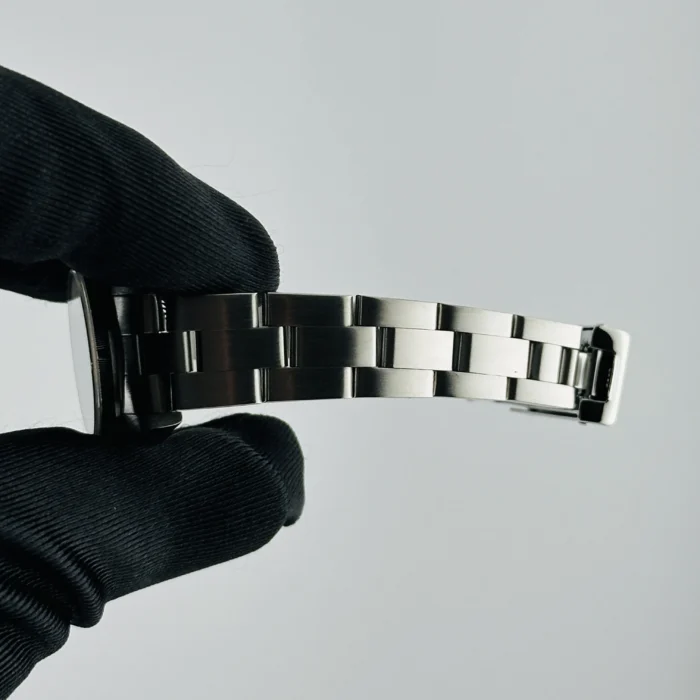 Rolex Oyster Perpetual Black Dial on Oyster Ref. 67230 with Papers 1997 - Image 4
