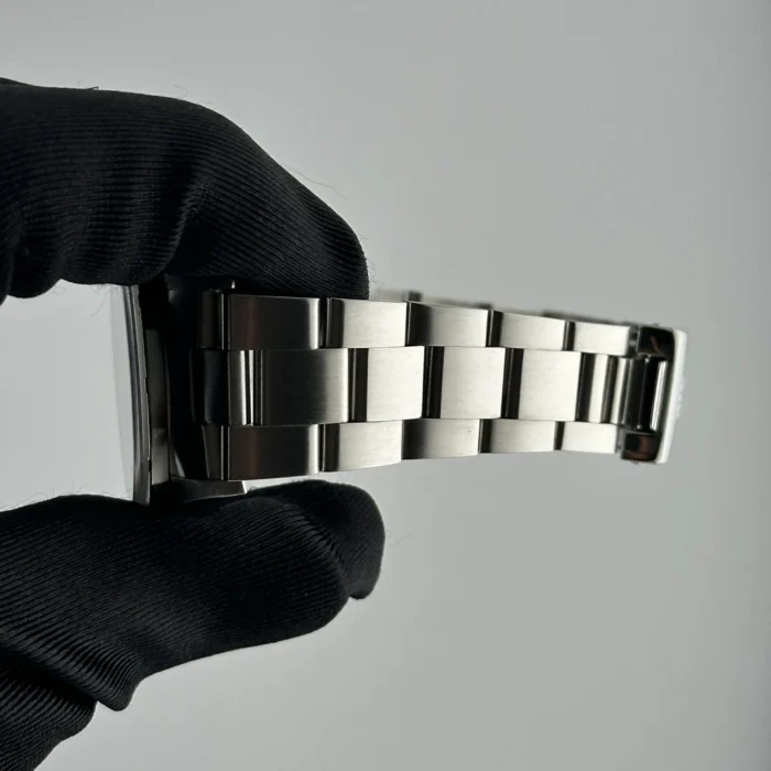 Rolex Air-King Silver Dial on Oyster Ref. 14010 with Papers 2002 - Image 4