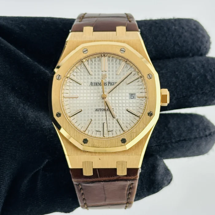 Audemars Piguet Royal Oak Selfwinding White Dial on Leather Strap Ref. 15400OR.OO.D088CR.01 with Card 2019 - Image 2