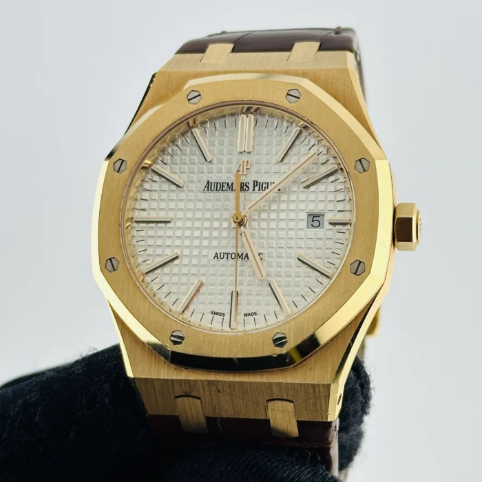 Audemars Piguet Royal Oak Selfwinding White Dial on Leather Strap Ref. 15400OR.OO.D088CR.01 with Card 2019 - Image 3