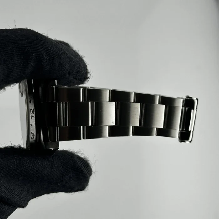 Rolex Explorer II Black Dial on Oyster Ref. 16570 with Papers - Image 4