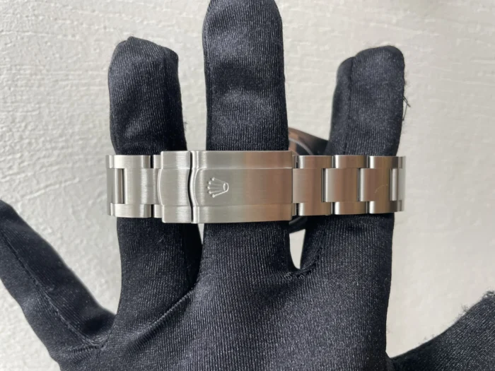 Rolex Oyster Perpetual Silver Dial on Oyster Ref. 116000 with Card (Old Green) 2015 - Image 3