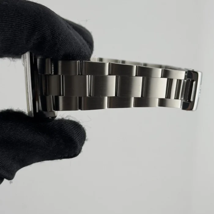 Rolex Oyster Perpetual Date Champagne Dial on Oyster Bracelet Ref. 15000 with Papers 1988 - Image 4