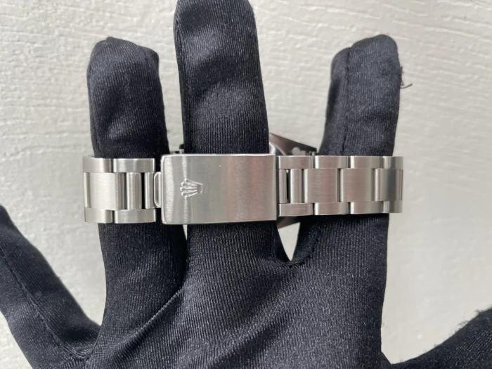 Rolex Datejust Silver Dial on Oyster Ref. 16200 with Papers 2005 - Image 3