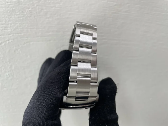 Rolex Datejust Silver Dial on Oyster Ref. 16200 with Papers 2005 - Image 4