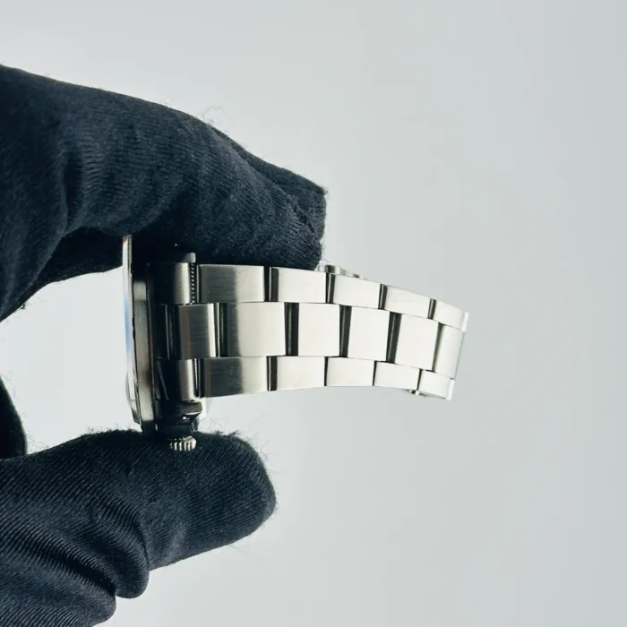 Rolex Oyster Perpetual Date Silver Stick Dial on Oyster Bracelet Ref. 15210 - Image 5