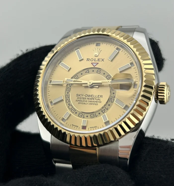 Rolex SkyDweller Champagne Index Dial on Oyster Bracelet Ref. 326933 with Card (New Style Green) 2022 - Image 3
