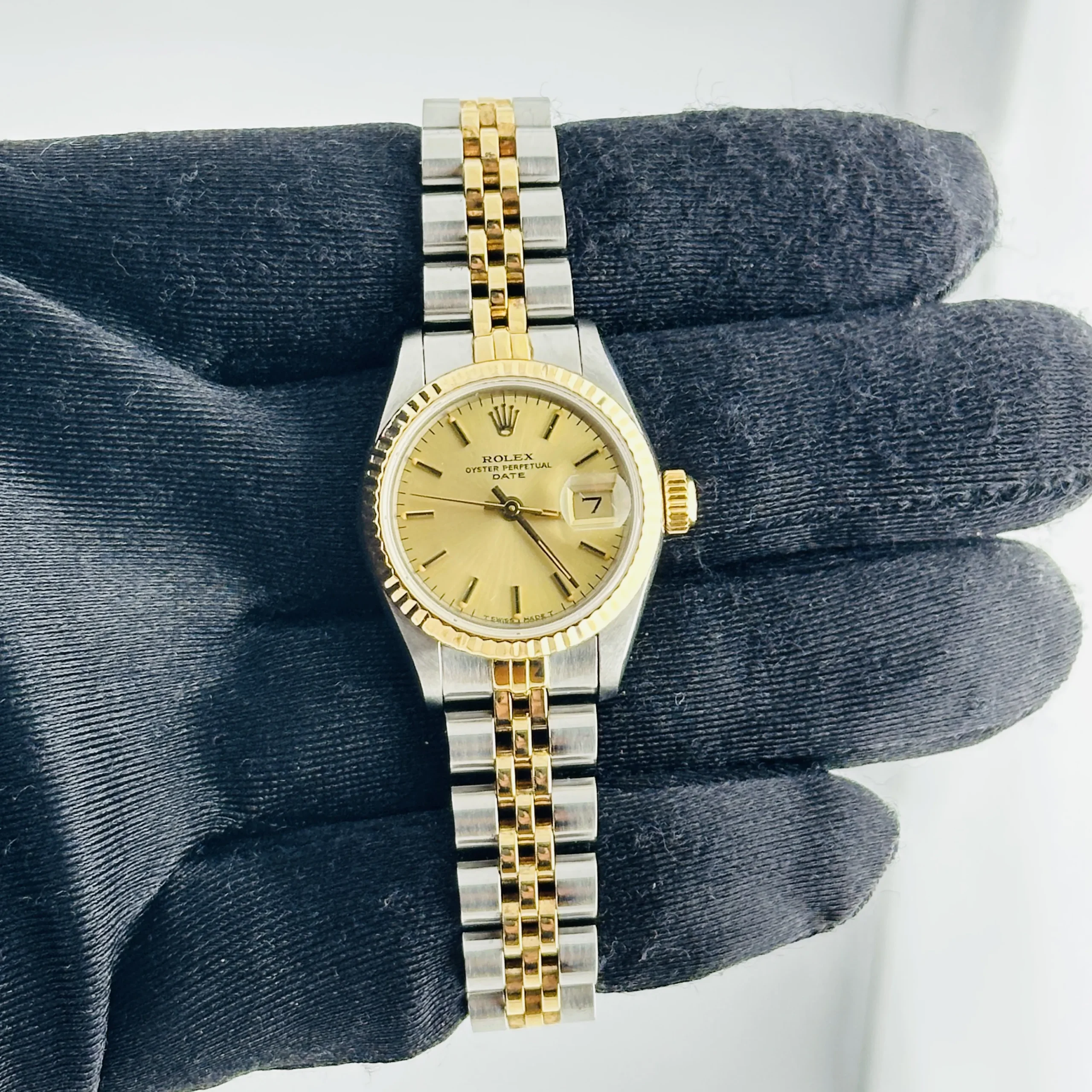20624084_uynqk1ez9q7e93823nk4tincfwbq.webp Rolex Datejust Lady Champagne Stick Dial on D-Link Jubilee Bracelet Ref. 69173 - Image 1