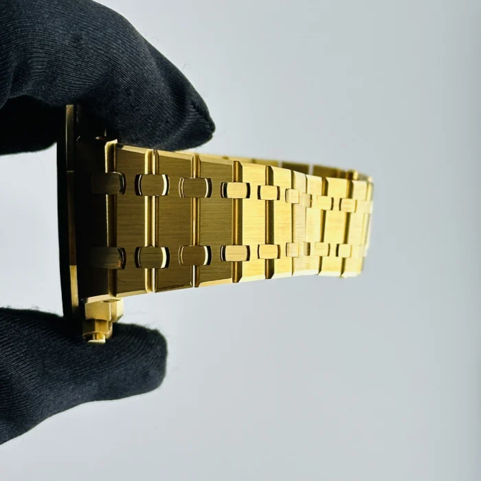 Audemars Piguet Royal Oak Selfwinding Chronograph Blue Dial on Yellow Gold Ref. 26331BA.OO.1220BA.01 with Card 2020 - Image 5