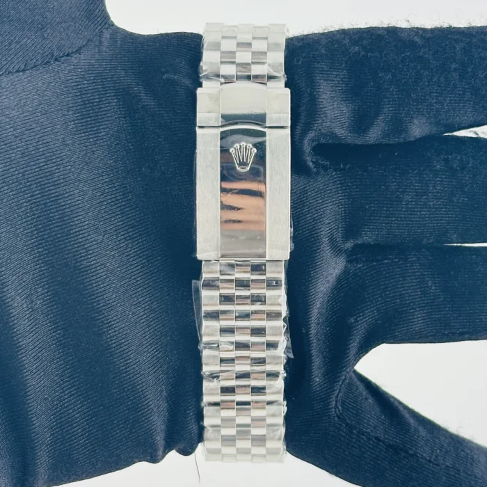 Rolex Datejust Silver Index Dial on D-Link Jubilee Bracelet Ref. 126334 with New Style Card (green) 2023 - Image 4