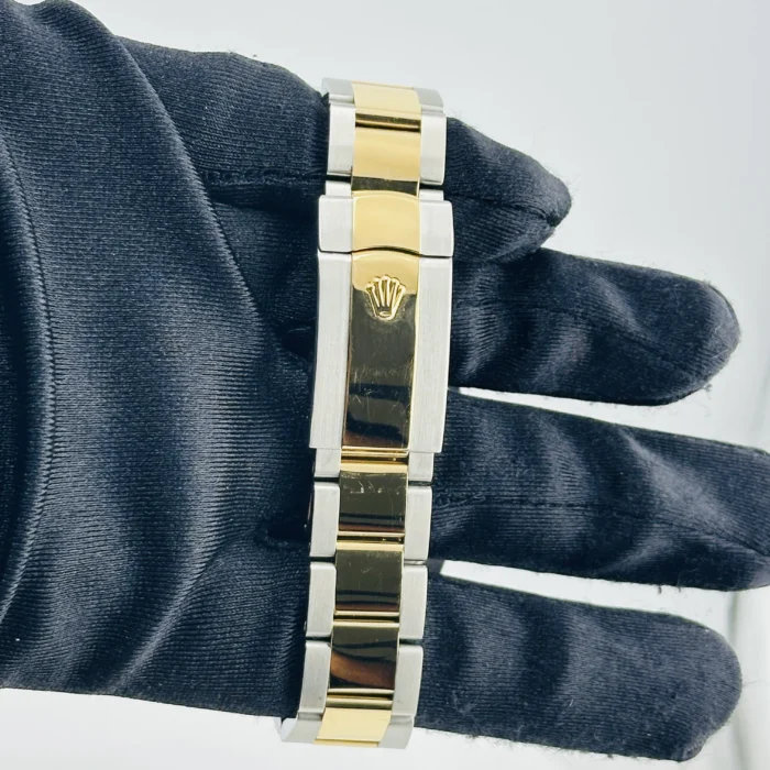 Rolex Datejust Champagne Diamond Factory Dial on Oyster Bracelet Ref. 126333 with New Style Card (White) 2018 - Image 4