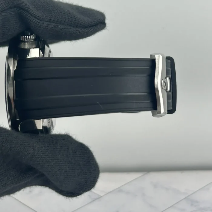 Omega Seamaster Diver 300M Black Dial on Rubber Strap Ref. 210.32.44.51.01.001 - Image 5