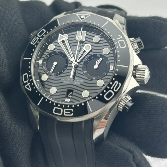 Omega Seamaster Diver 300M Black Dial on Rubber Strap Ref. 210.32.44.51.01.001 - Image 3