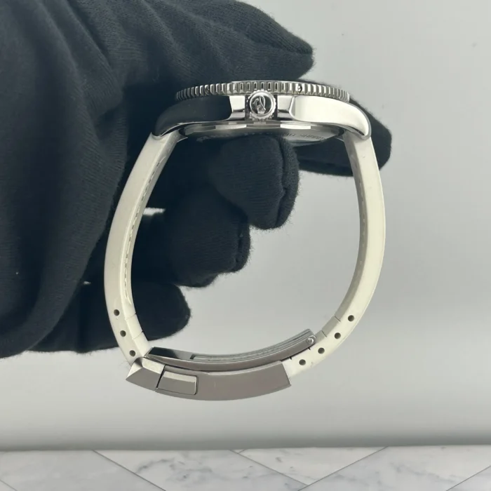 Breitling Superocean White Dial on Rubber Band Ref. A17366 with Card - Image 6