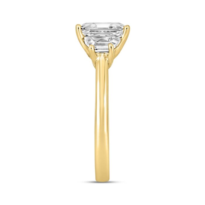 LADIES RING 2 3/4CT ROUND/TRAPEZOID/EMERALD DIAMOND 14K YELLOW GOLD - Image 3