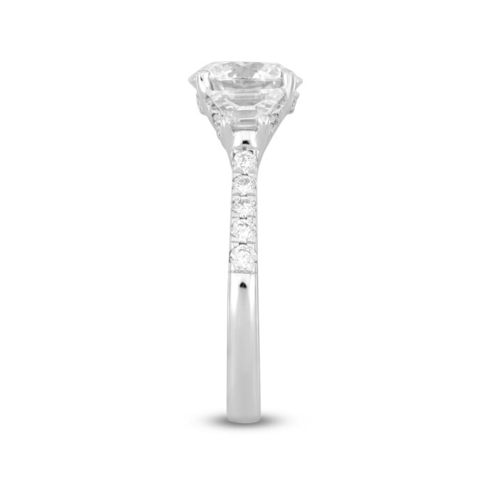 LADIES RING 3CT ROUND/TRAPEZOID DIAMOND 14K WHITE GOLD (CENTER STONE ROUND DIAMOND 2CT ) - Image 3