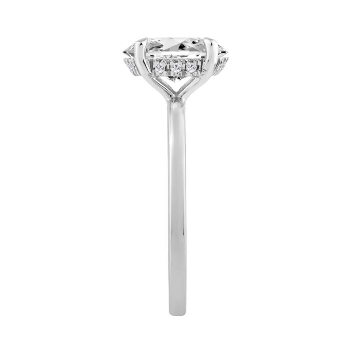 14K WHITE GOLD 2.00CT OVAL/ROUND DIAMOND LADIES RING (CENTER STONE OVAL DIAMOND 2CT) - Image 3