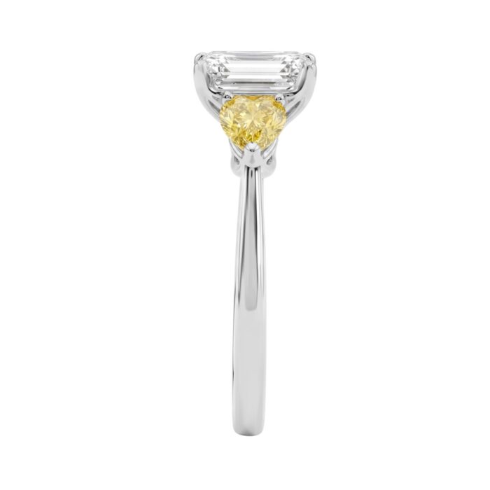 14K WHITE GOLD 2 1/2CT EMERALD/YELLOW PEAR DIAMOND LADIES RING (CENTER STONE EMERALD DIAMOND 1 1/2CT) - Image 3