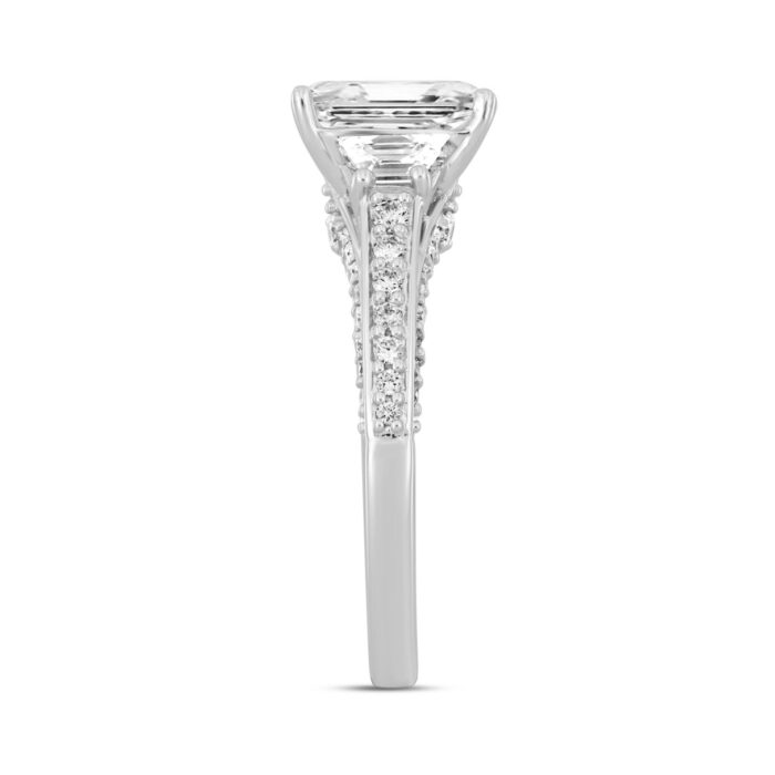 LADIES RING 3CT ROUND/EMERALD/TRAPEZOID DIAMOND 14K WHITE GOLD (CENTER STONE EMERALD DIAMOND 2CT ) - Image 3