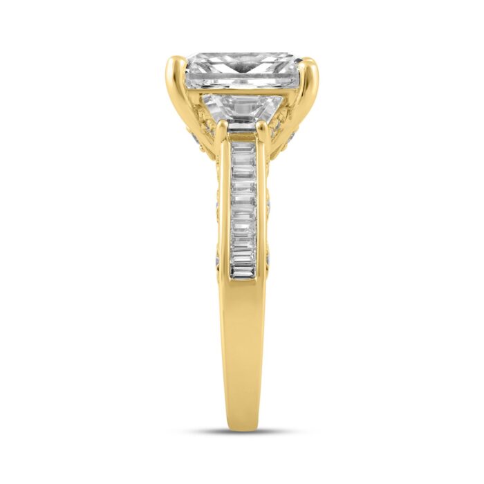 Luxury 14K Yellow Gold 4 1/4Ct Radiant & Round Lab Grown Diamond Engagement Ring 3.00Ct Radiant Center Stone With Trapezoid & Baguette Side Stones Tri - Image 3