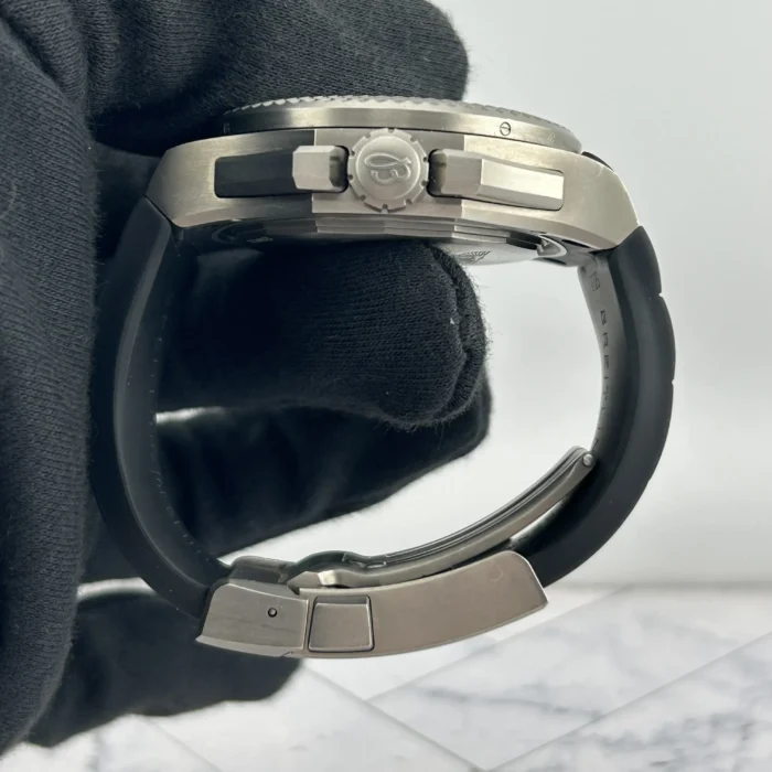 Breitling Bentley GMT Sliver Dial on Rubber & Metal Buckle Ref. EB0433/EB043335/G801 with Papers 2017 - Image 5