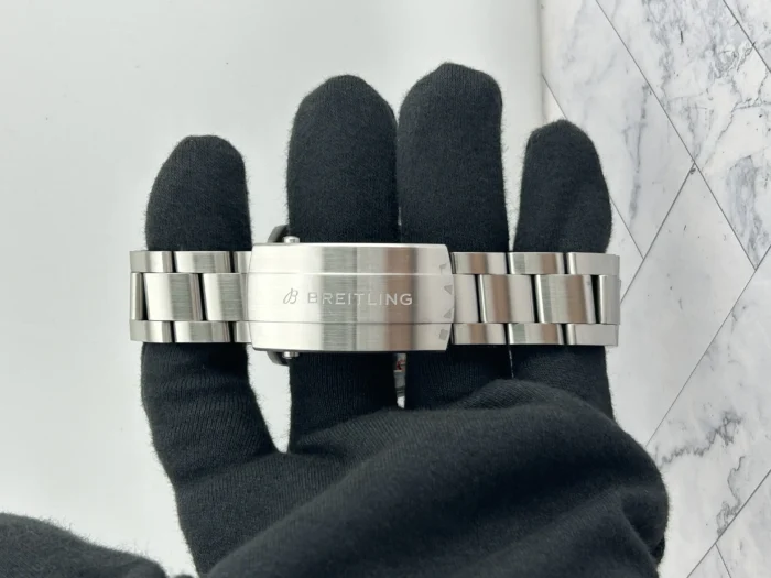 Breitling Avenger B01 Chronograph Green Dial on Bracelet Ref. AB0147101L1A1 with Card 2026 - Image 4
