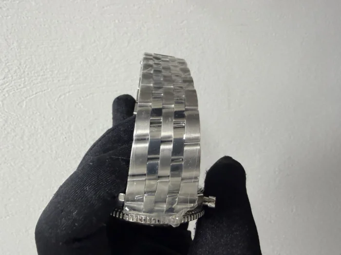 Breitling Super AVI B04 Chronograph GMT Green Dial on Bracelet Ref. AB04452A1L1A1 with Card 2026 - Image 4