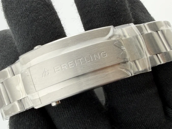 Breitling Avenger Automatic Green Dial on Stainless Steel Bracelet Ref. A17328101L1A1 with Card 2026 - Image 5