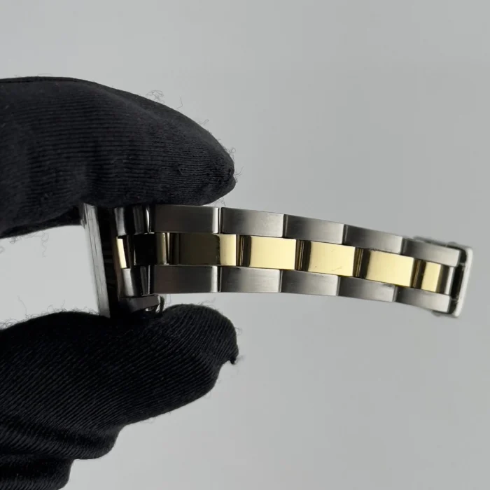 Rolex Datejust Champagne Stick Dial on Oyster Bracelet Ref. 6917 with Papers 1978 - Image 3