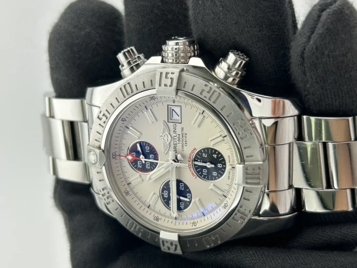 Breitling Avenger II White Dial on stainless steel Ref. A13381 - Image 3
