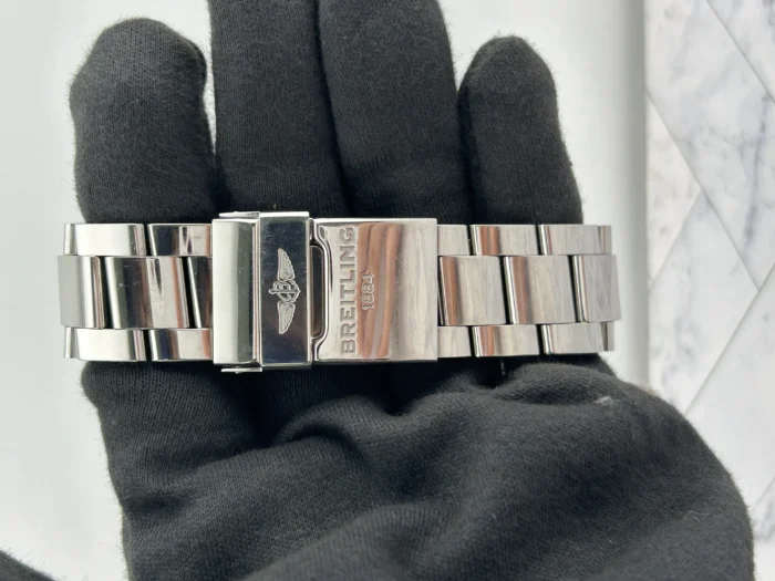 Breitling Avenger II White Dial on stainless steel Ref. A13381 - Image 4