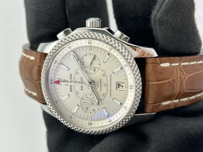 Breitling Bentley Mark VI Silver Dial on leather Ref. P26362 - Image 3