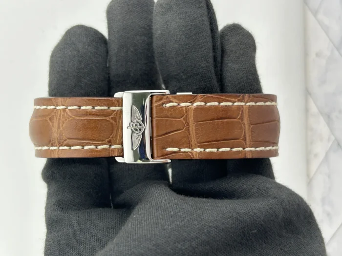 Breitling Bentley Mark VI Silver Dial on leather Ref. P26362 - Image 4