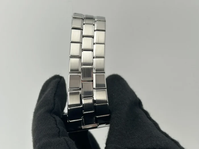 Vacheron Constantin Overseas Silver Dial on Stainless Steel Ref. 49140/423A-8790 with Papers 2004 - Image 5